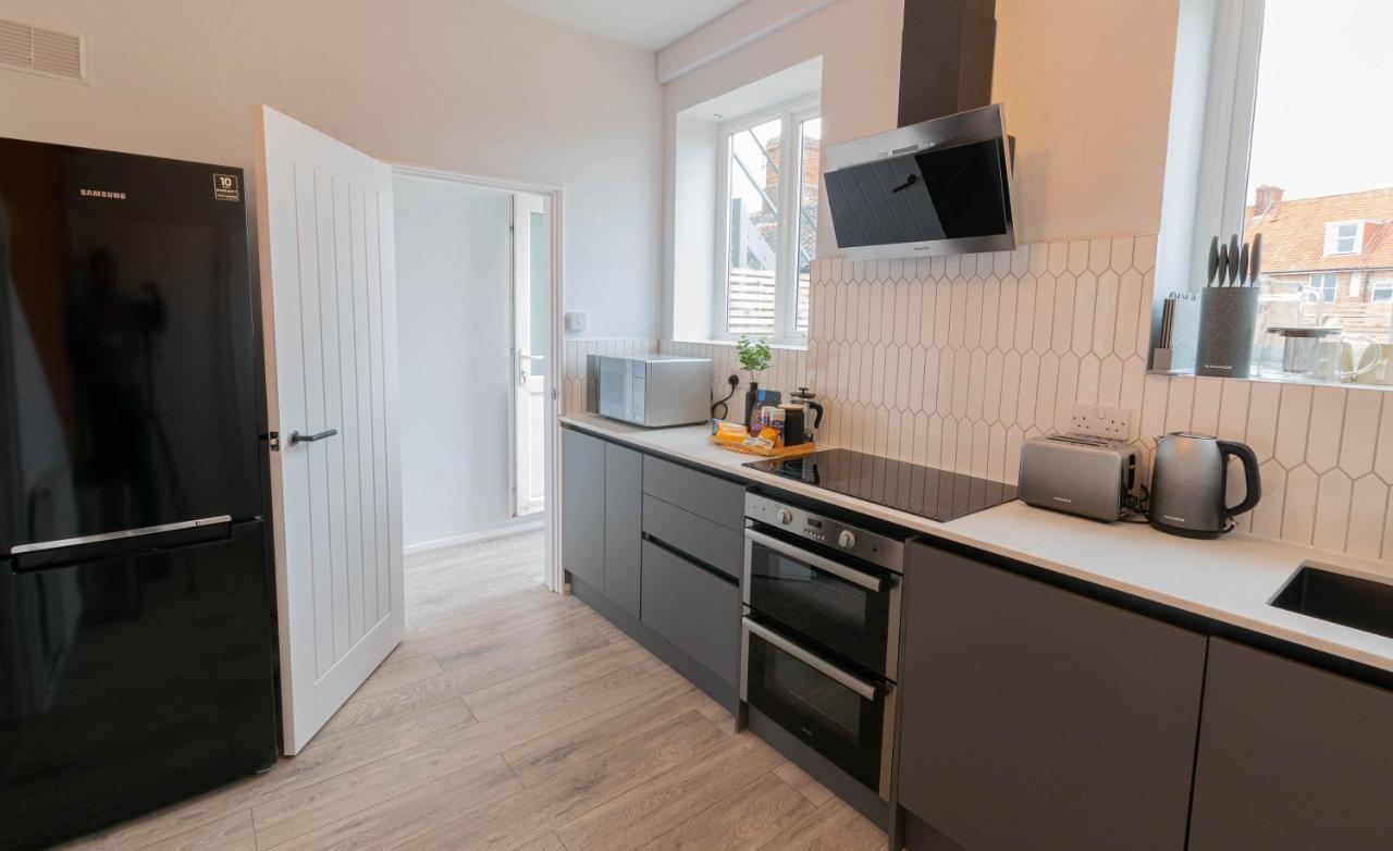 The Penthouse Villa Cromer Bagian luar foto